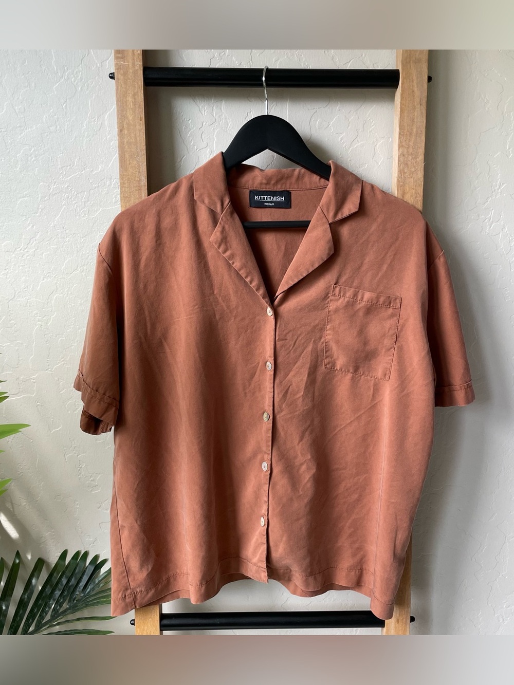 Kittenish Women’s Short-Sleeve Button-Down Shirt — Rust Brown